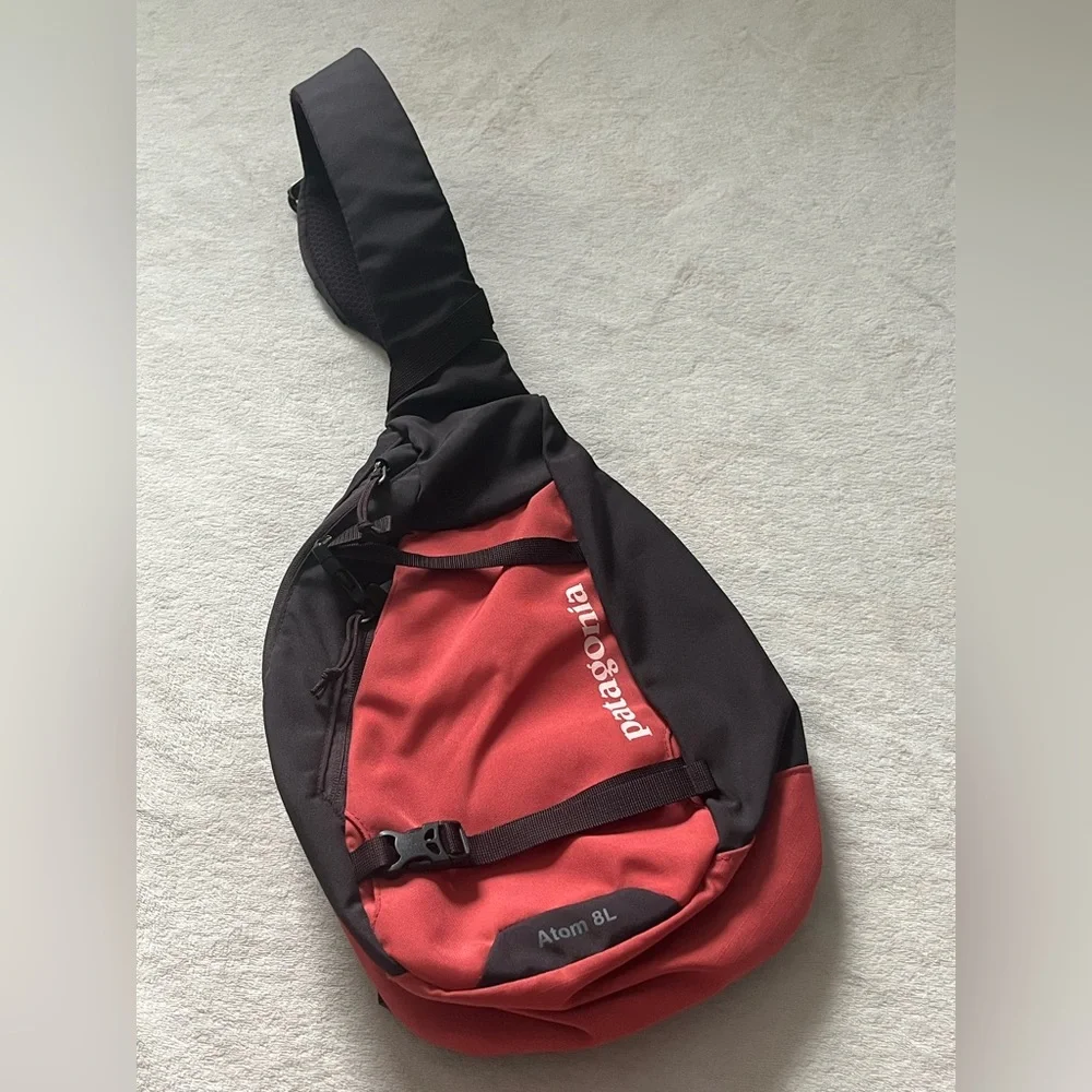 Patagonia 8L Atom Sling Bag